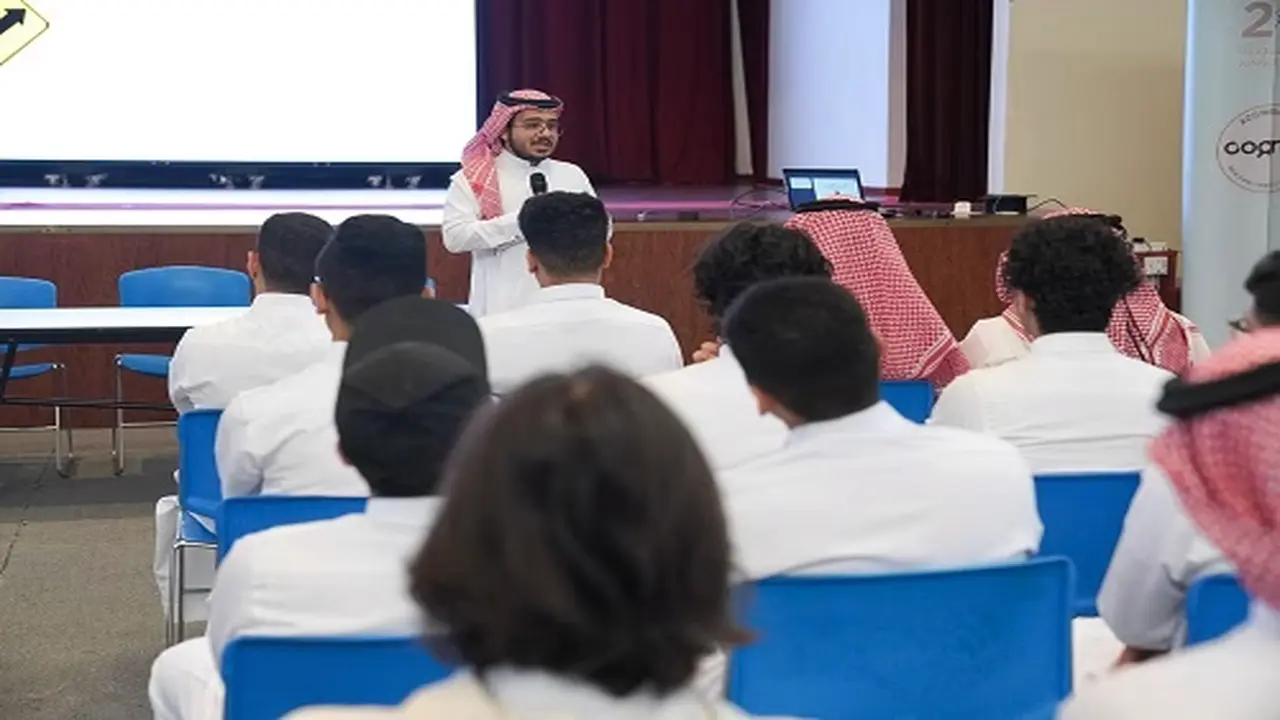 فرص دراسية.. 200 طالب من مدرسة التهذيب يحددون مستقبلهم الجامعي بزيارة ميدانية